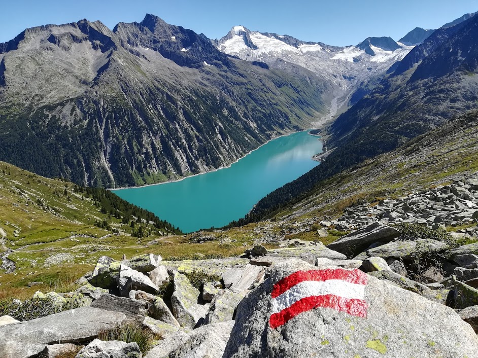 All official Austrian hiking routes are marked with the flag
