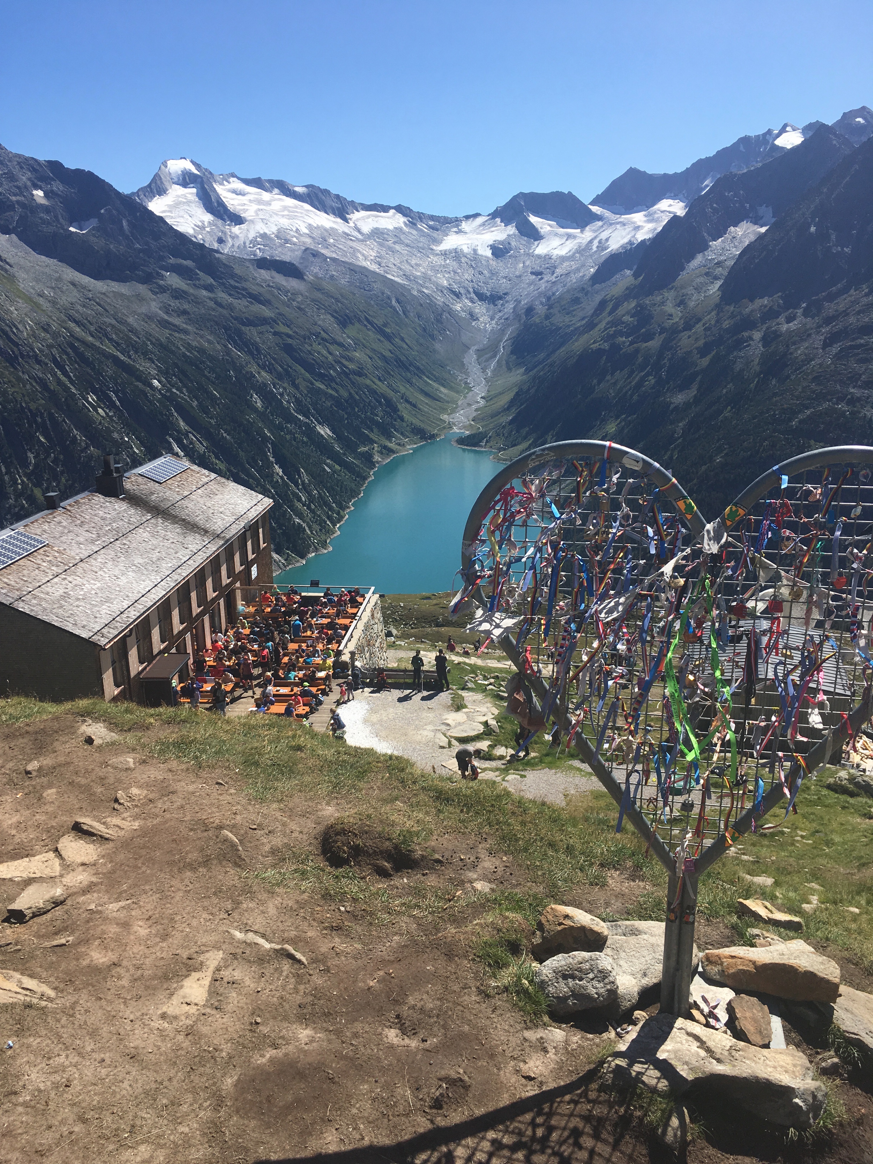 The Olpererhütte is placed in the middle of stunning scenery